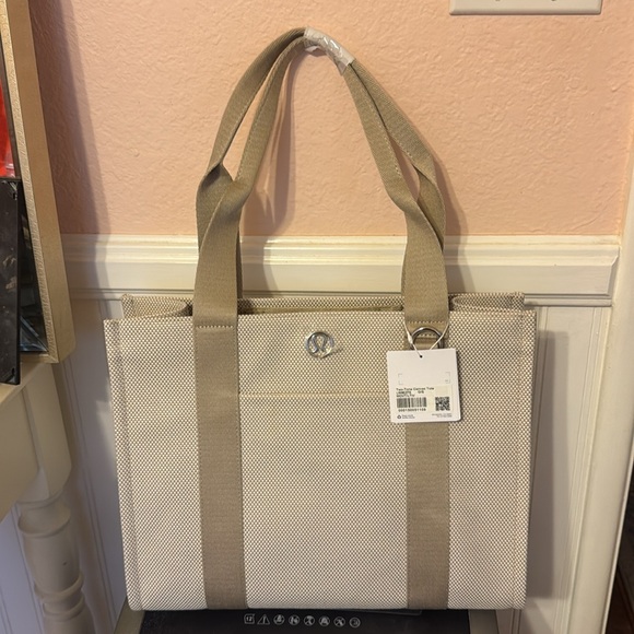 Brand new Cream Lululemon tote - Picture 5 of 5